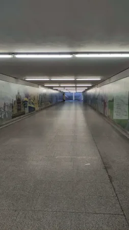 Dlouhý podchod v Poděbradech s malbami města na stěnách