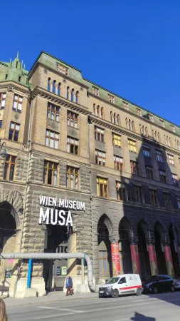 Historická fasáda budovy Wien Museum MUSA ve Vídni