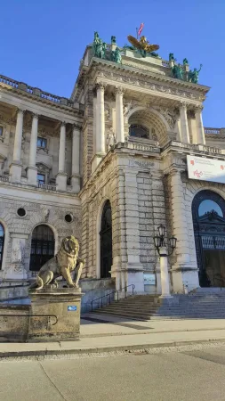 Socha lva střežícího vchod do jednoho z křídel Hofburgu
