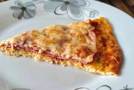 Cuketová pizza bez mouky ze 3 surovin