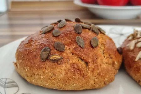 Domácí bulky ze špaldové mouky a tvarohu