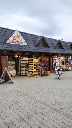 Tržnice se sýry a suvenýry Serki Góralskie v Bialce Tatrzanske