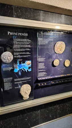 Expozice prvních peněz v muzeu ČNB Praha