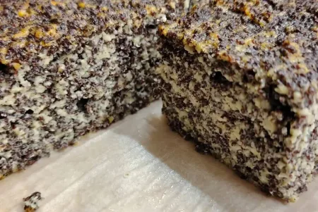 Bolo de papoila sem farinha e sem açúcar