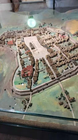 Pohledový model středověkého opevněného města Jihlavy se zástavbou a hradbami