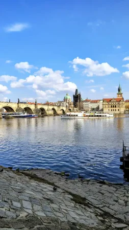 Karlův most a Vltava z ostrova Kampa