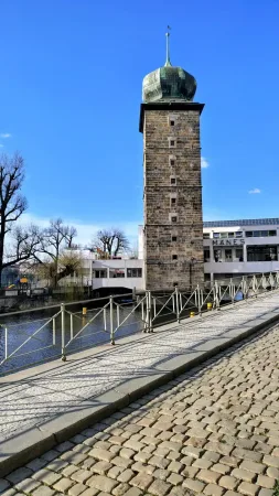 Věž u Mánesova mostu
