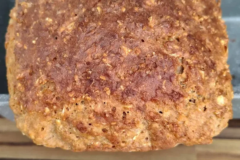 Pão caseiro rápido com queijo fresco sem amassar