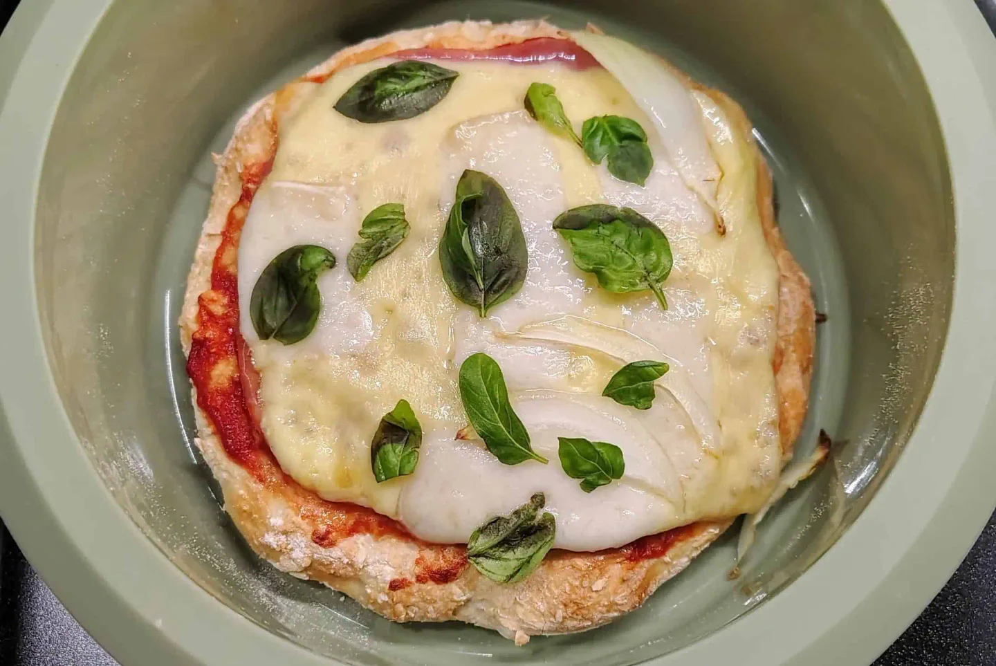 Rychlá špaldová pizza bez kynutí z horkovzdušné fritézy