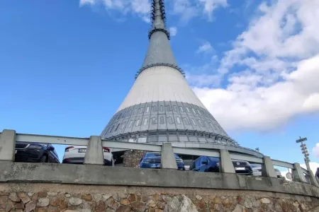 Tip na výlet - Ještěd: Setkání s mimozemšťanem a krásný výhled 🌲