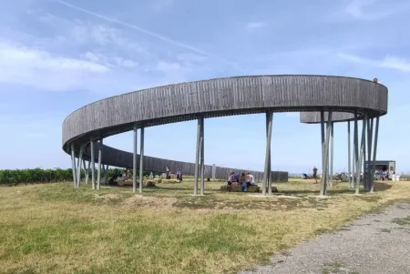 Une tour d'observation unique sans escaliers 🌀