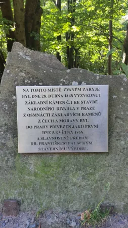 Pamětní deska na místě Zaryje, odkud pochází základní kámen Národního divadla