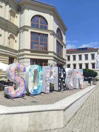 Nagy színes SOPRON felirat