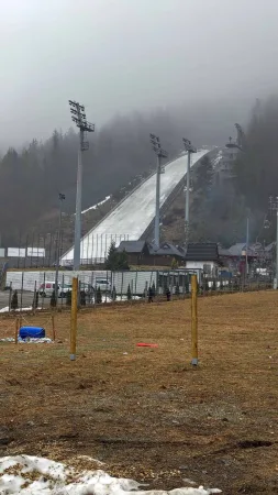 Pohled na skokanský můstek Wielka Krokiew
